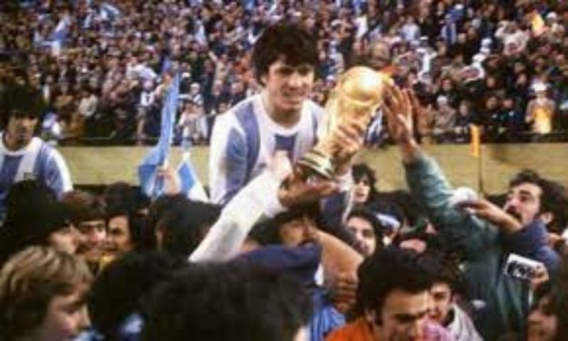 Đội trưởng Daniel Passarella Argentina là ai? 