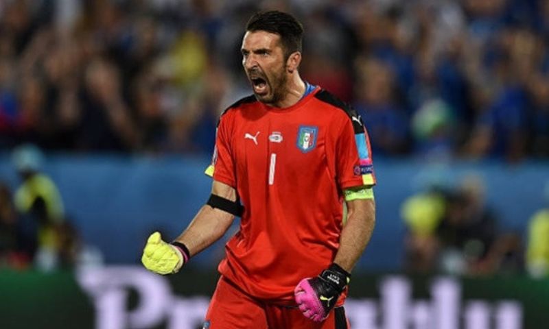 Gianluigi Buffon số áo 01 và số áo 77 trong lần trở lại Juventus